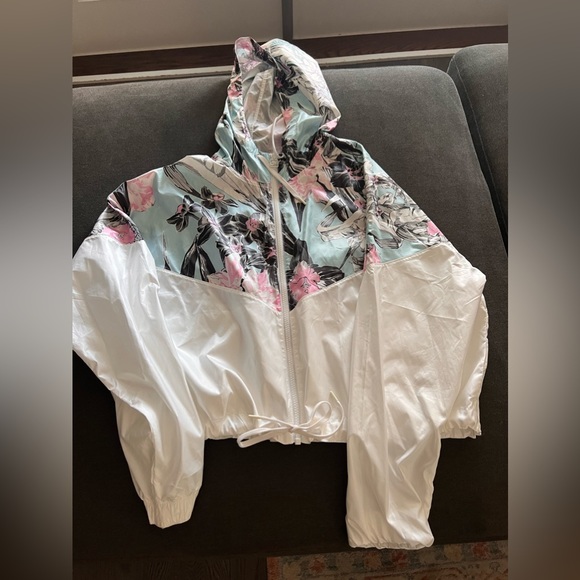 Nike windbreaker, wilfred free turtleneck sweater & champion items! - Picture 8 of 12